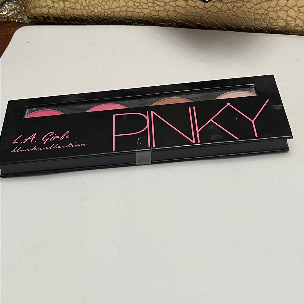 LA Girl Pinky Blush Palette